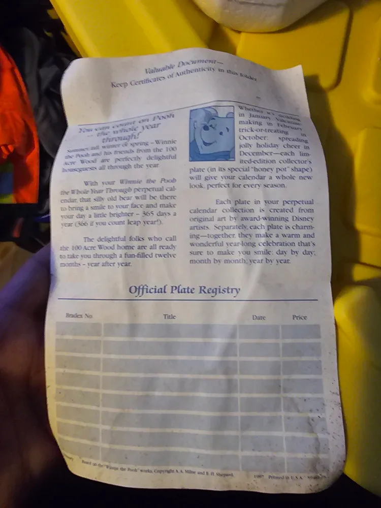 Winnie the Pooh February Collector Plate image indicator(2)