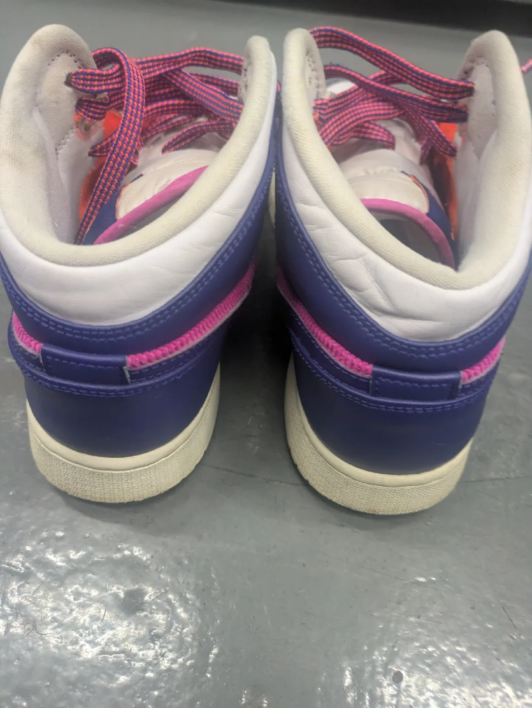 Air Jordan 1 Mid GS 'Regency Purple Fire Pink' image indicator(6)