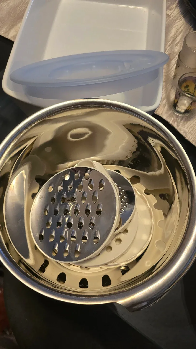 Mixed Kitchen Items - Jars, Bowls, Steamer image indicator(7)