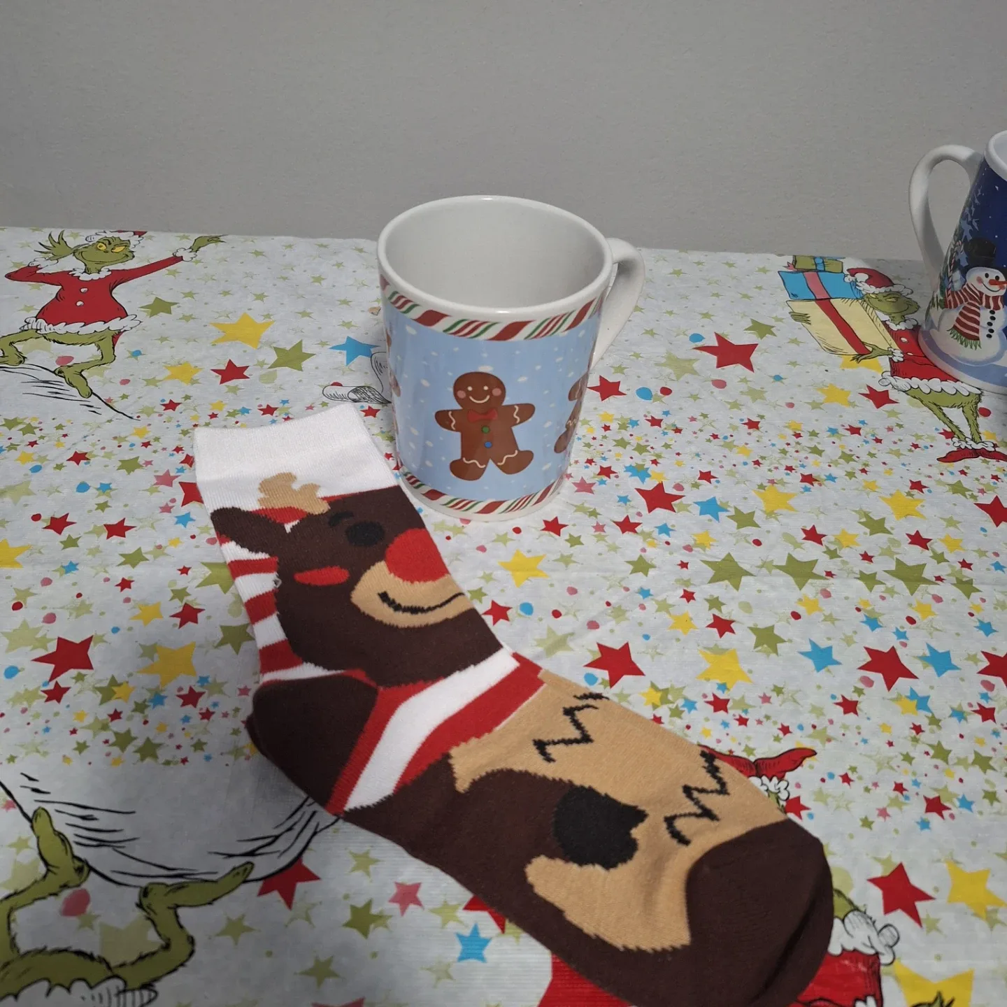 Christmas Mug & Socks Gift Set image indicator(4)