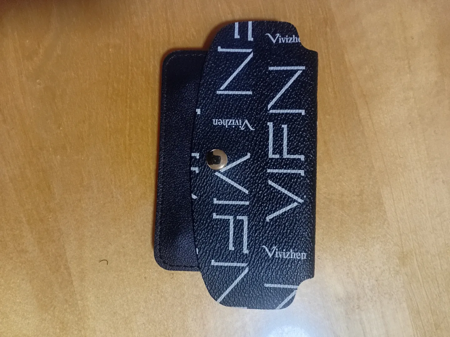 Vivizhen Card Holder - Like New! thumbnail