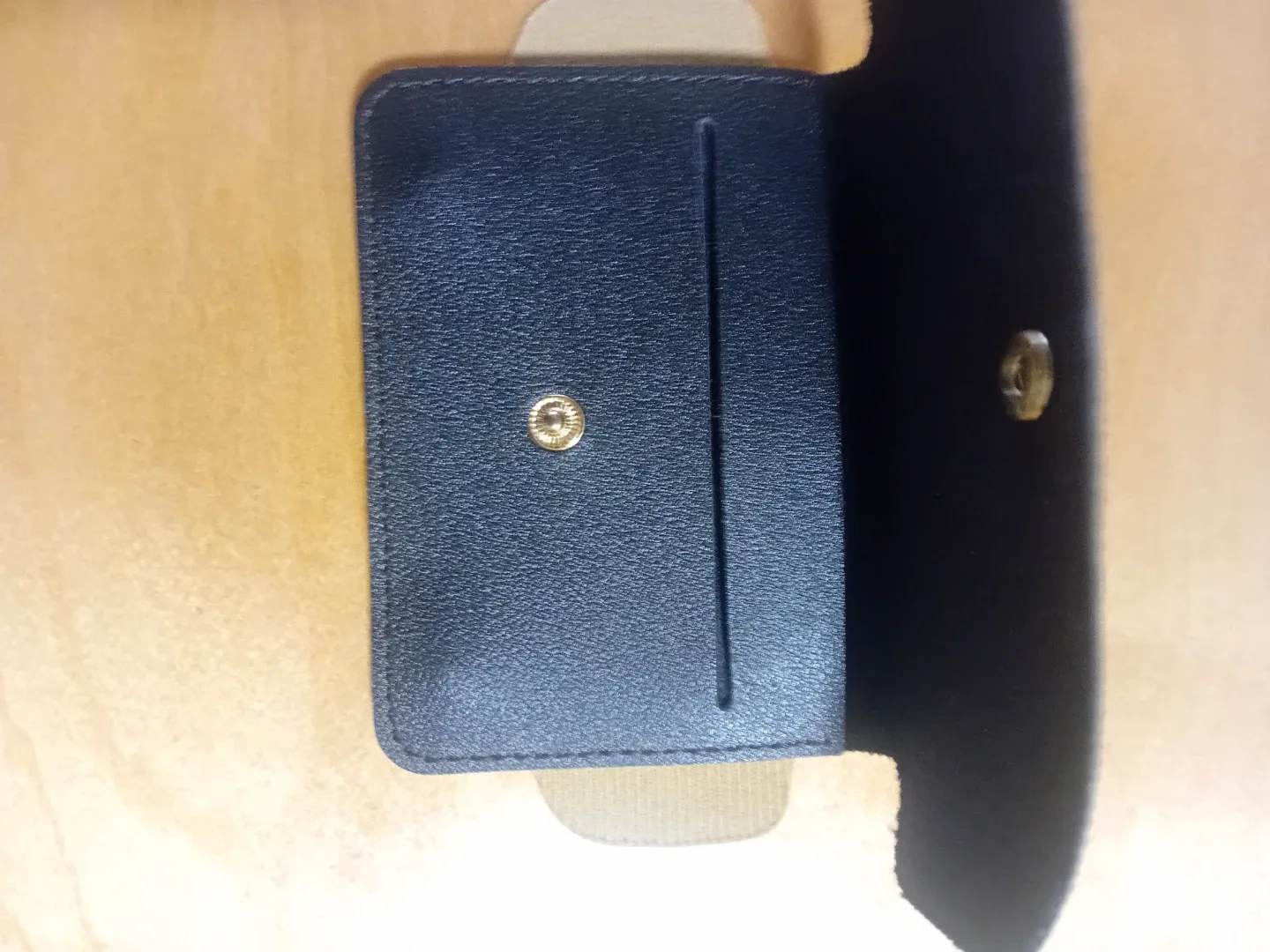 Vivizhen Card Holder - Like New! image indicator(2)