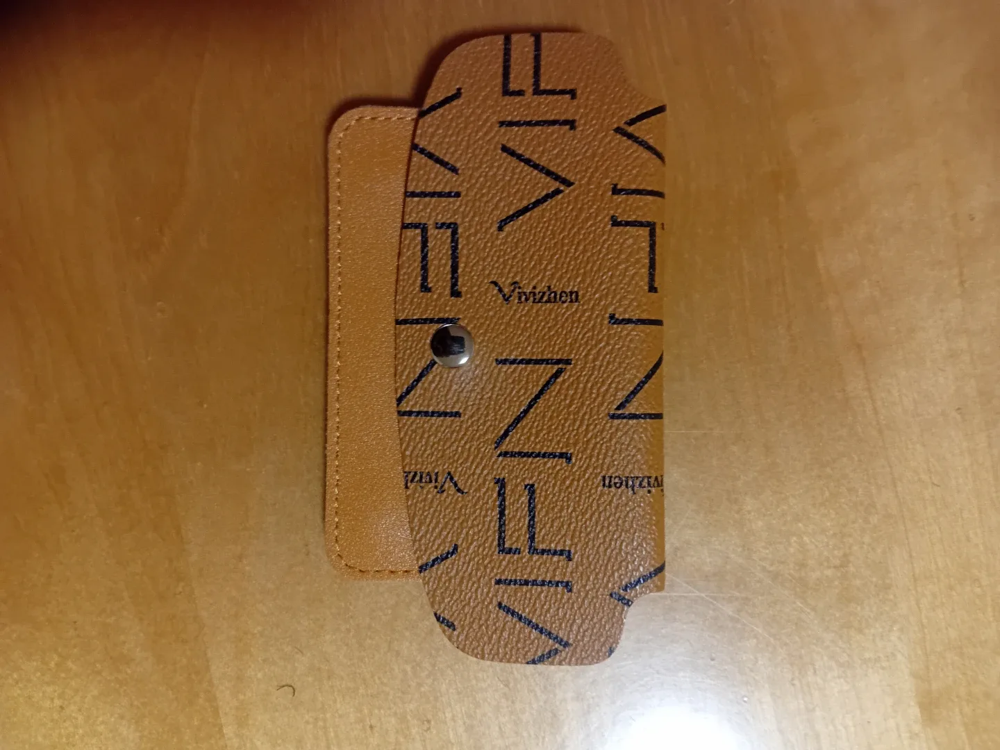 Vivizhen Card Holder - Like New! image indicator(3)