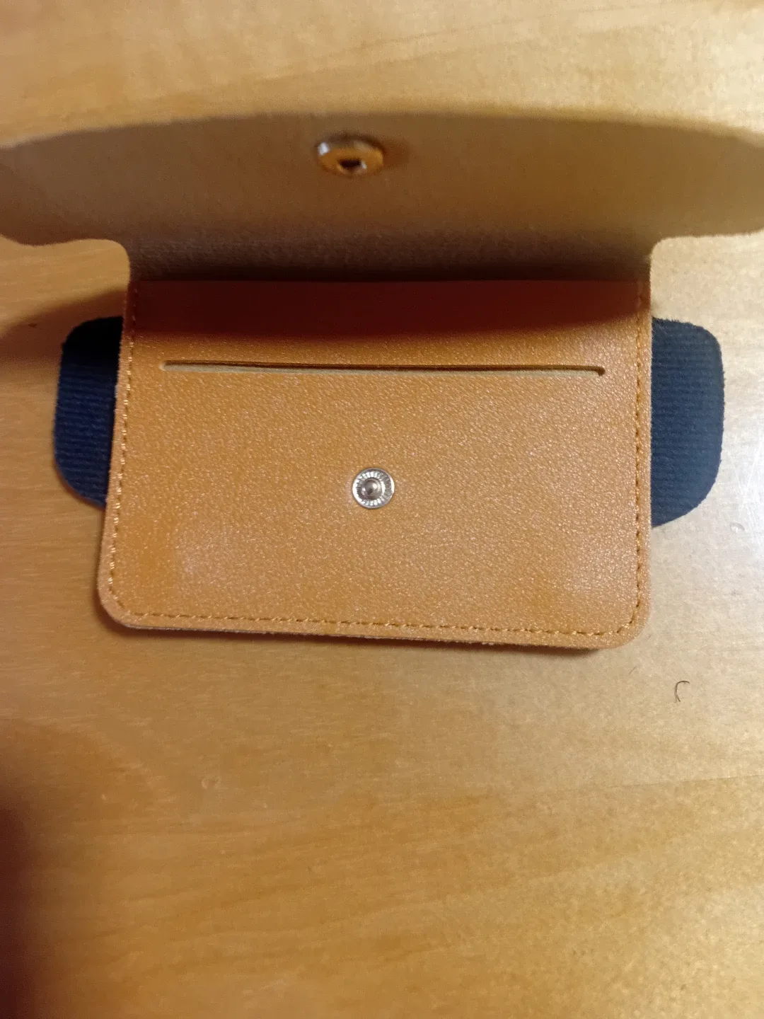 Vivizhen Card Holder - Like New! image indicator(4)