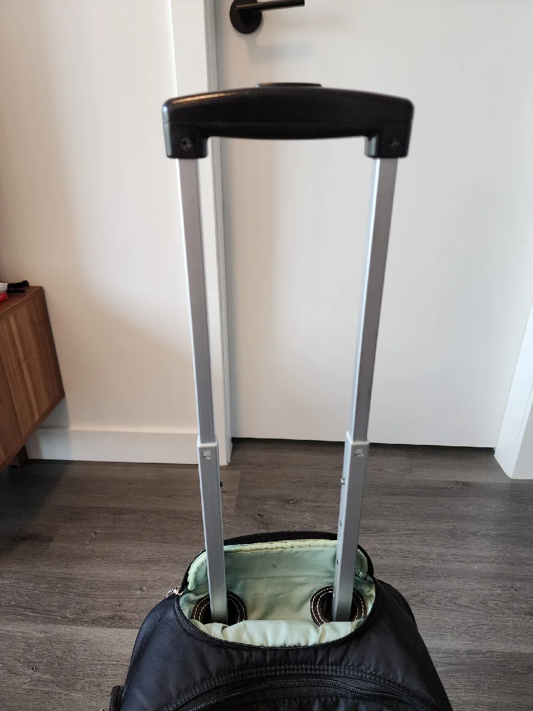 Samsonite Rolling Cosmetic/Tote Bag - Black image indicator(6)