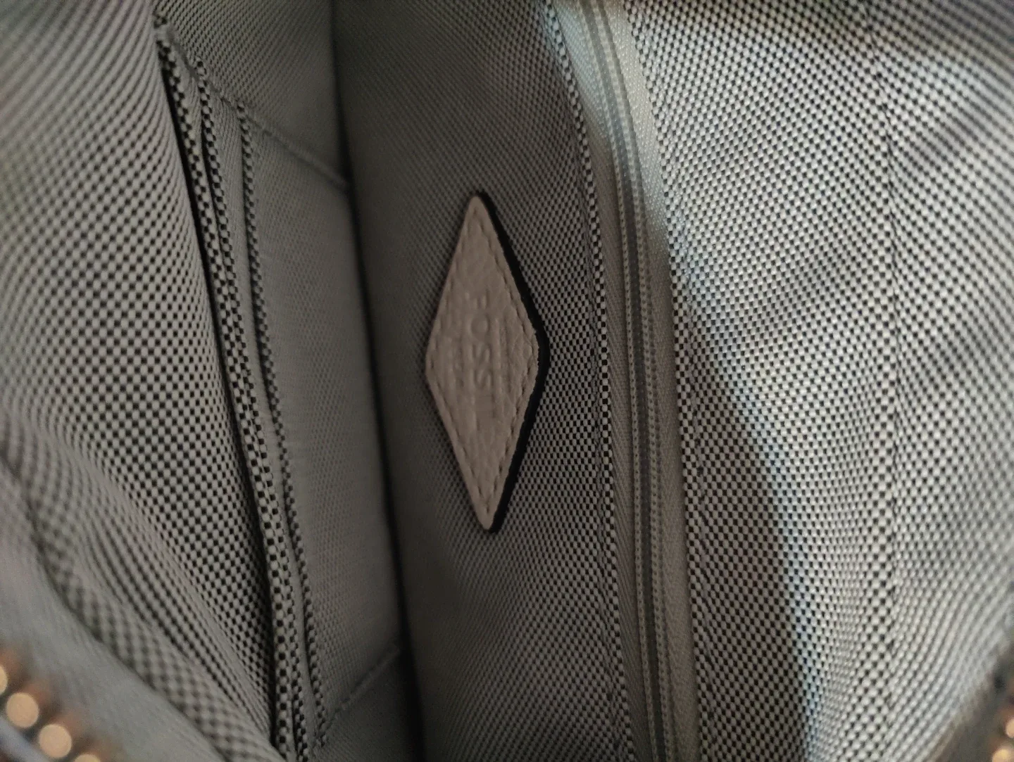 Fossil White/Grey Leather Crossbody Bag image indicator(4)