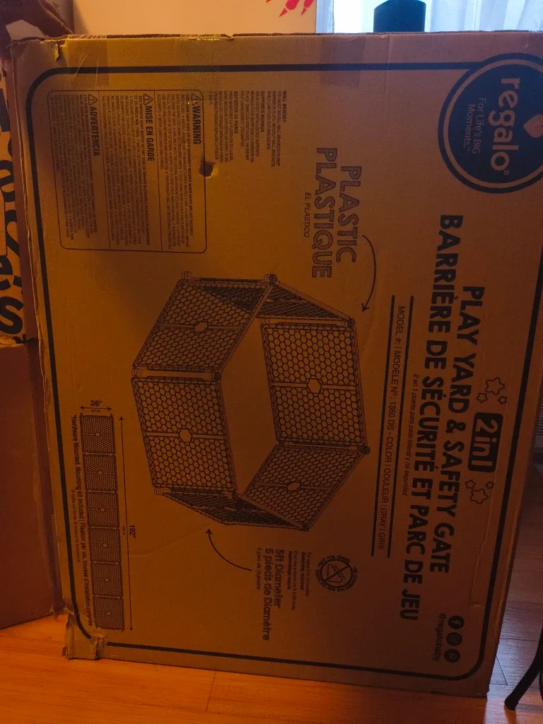 Regalo 2-in-1 Plastic Play Yard & Safety Gate image indicator(2)