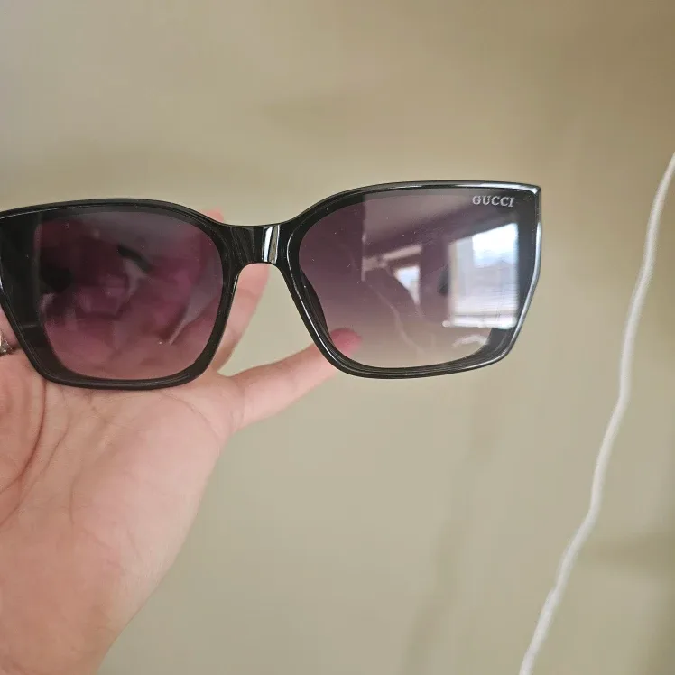 Gucci Sunglasses - Black image indicator(2)