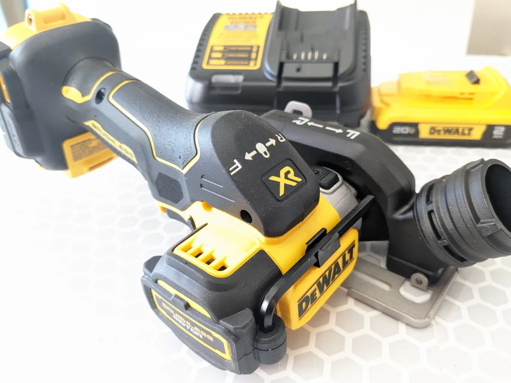 20V Max DeWalt XR Compact 3" Cut Off Tool Combo image indicator(4)