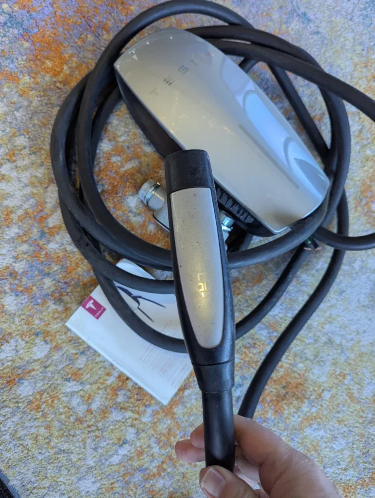 Tesla Mobile Connector image indicator(2)