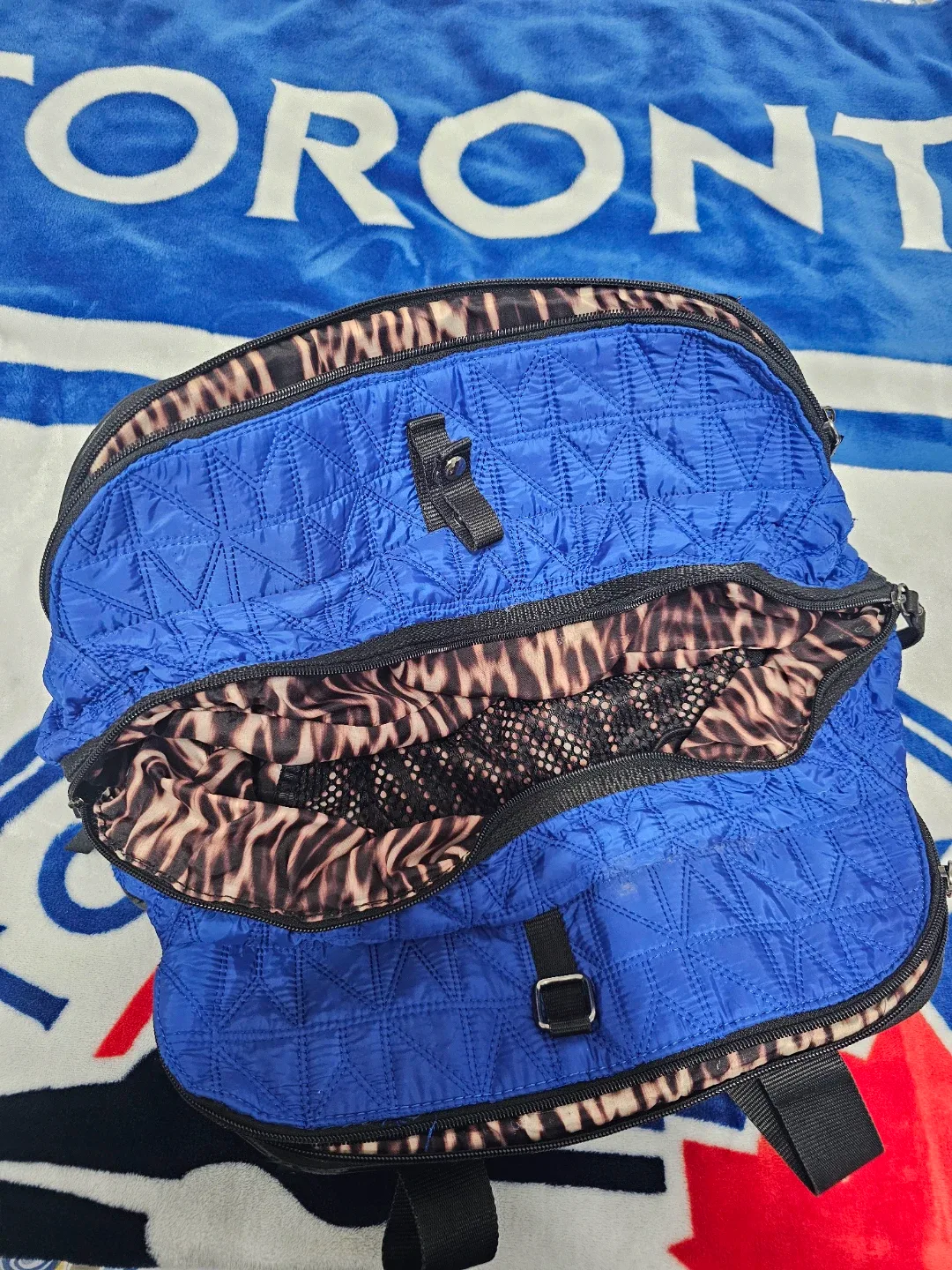 Nicole Miller New York Fitness - City Life Yoga Bag image indicator(4)