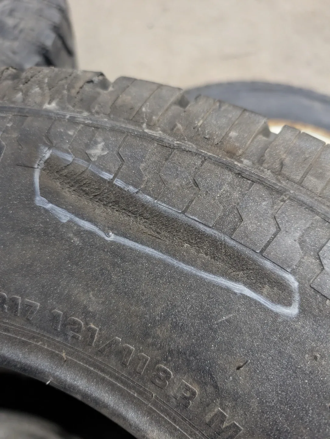 (1)-LT265/70R17 BFGoodrich Rugged Trail T/A Load Range "E" image indicator(7)