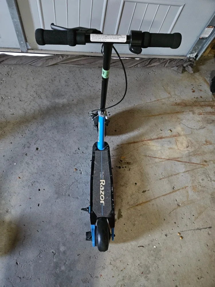 Razor Black Label E100 Electric Scooter