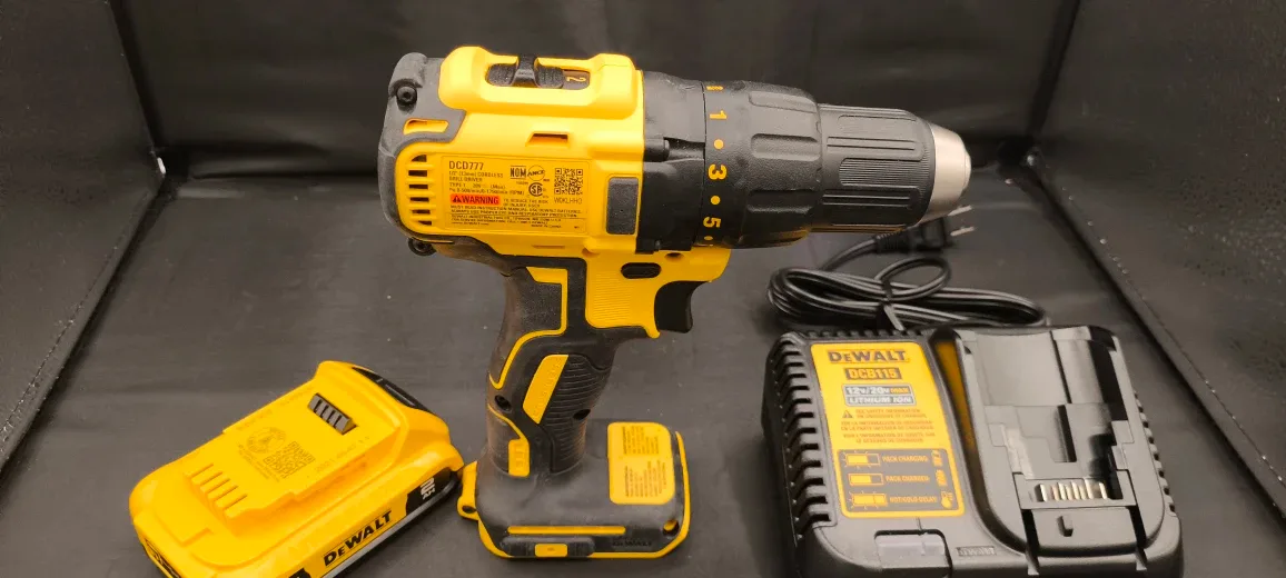 DeWalt DCD777 Cordless Drill Driver Kit