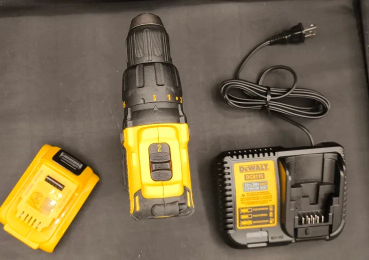 DeWalt DCD777 Cordless Drill Driver Kit image indicator(2)
