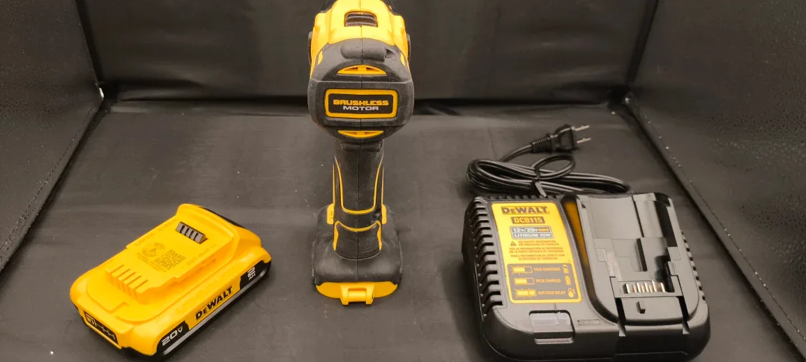 DeWalt DCD777 Cordless Drill Driver Kit image indicator(3)