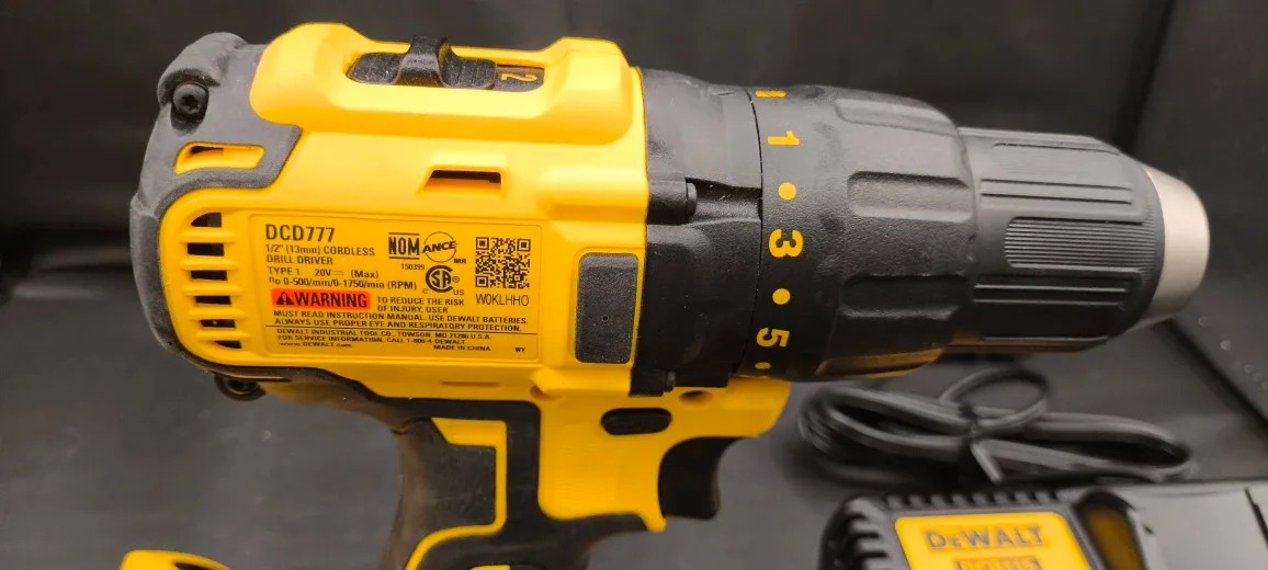 DeWalt DCD777 Cordless Drill Driver Kit image indicator(5)