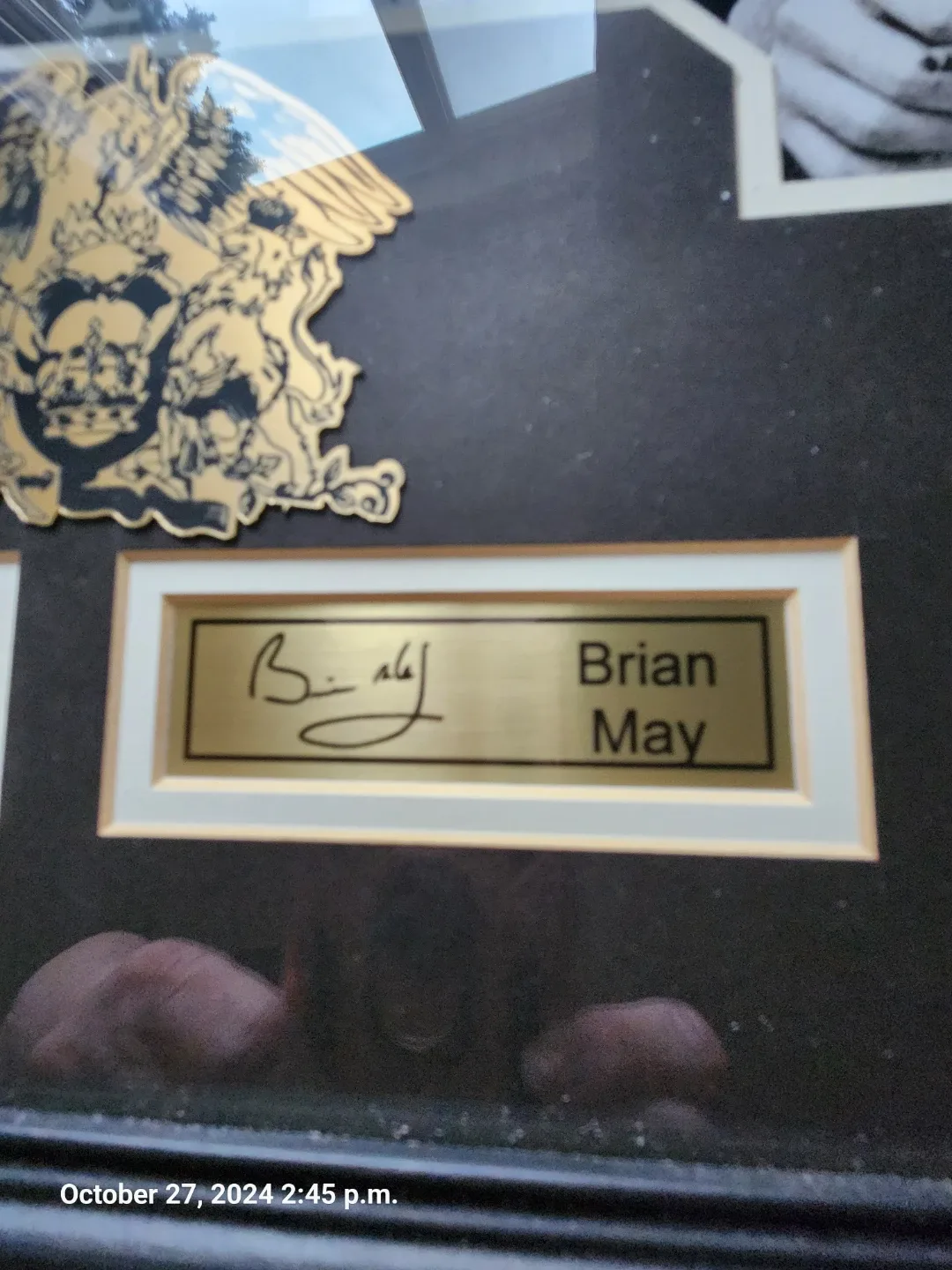 Queen Framed & Signed Photo image indicator(3)