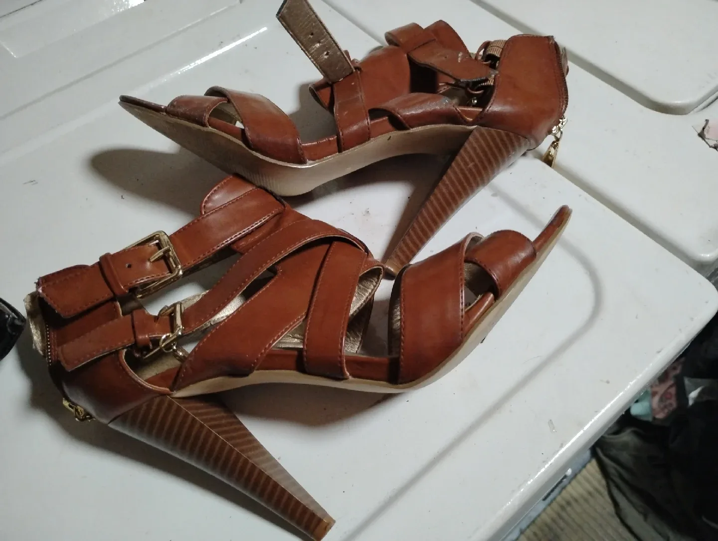 Guess Brown Heels - Size 8.5 image indicator(3)