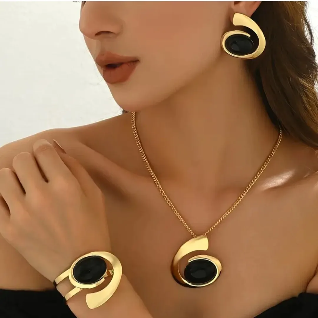 4 pcs set - Necklace, Bracelet & Earrings image indicator(2)