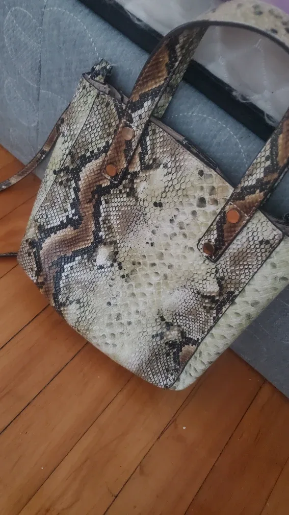 Sac à main motif serpent