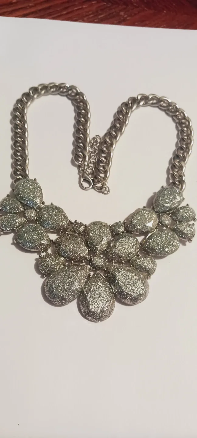 Holiday🎄Sparkling Statement Necklace thumbnail