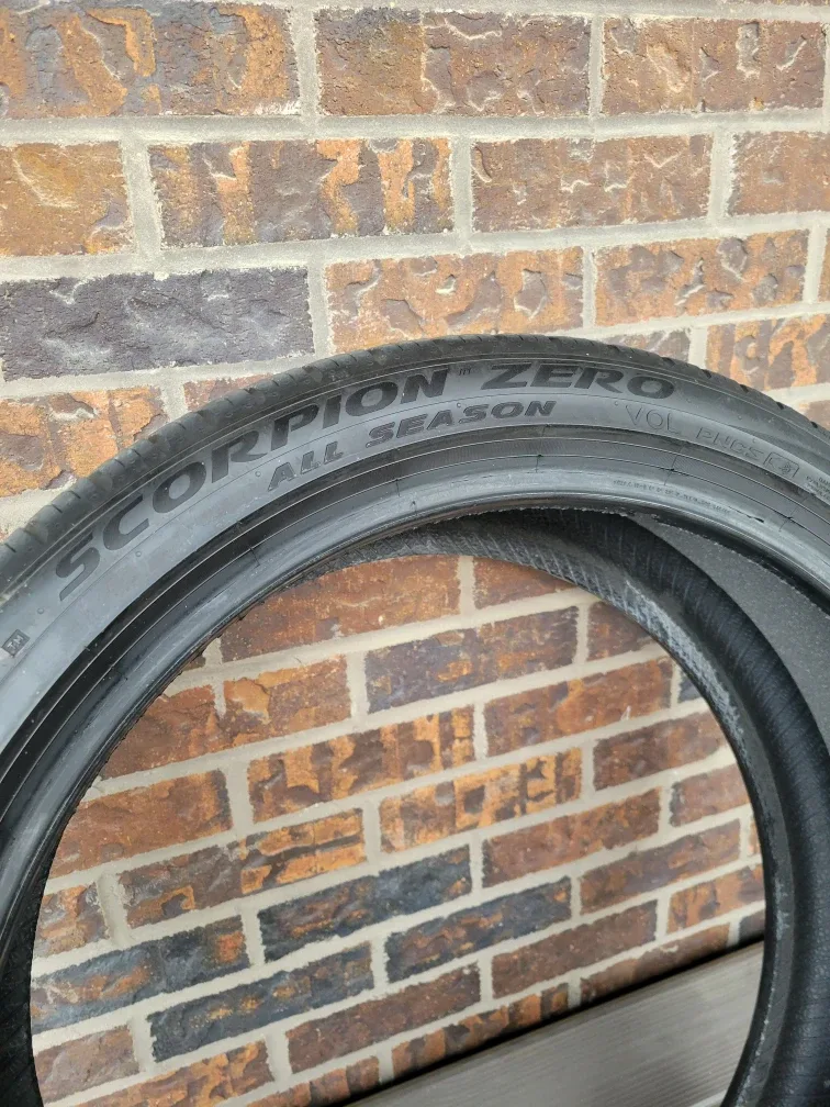 Pirelli Scorpion Zero All Season 255/40 R21 Tire