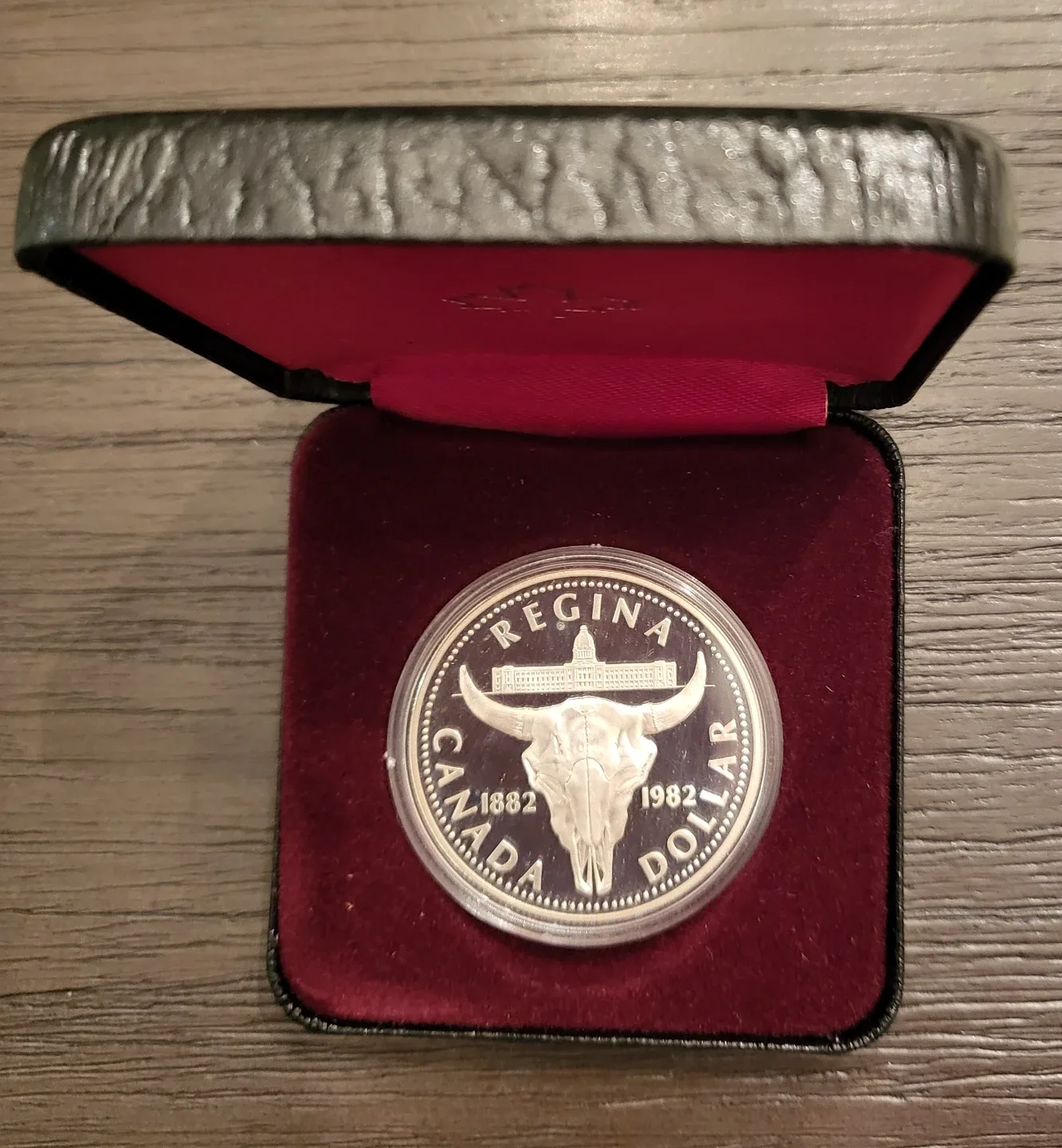 1982 Regina Canada Dollar Coin image indicator(3)