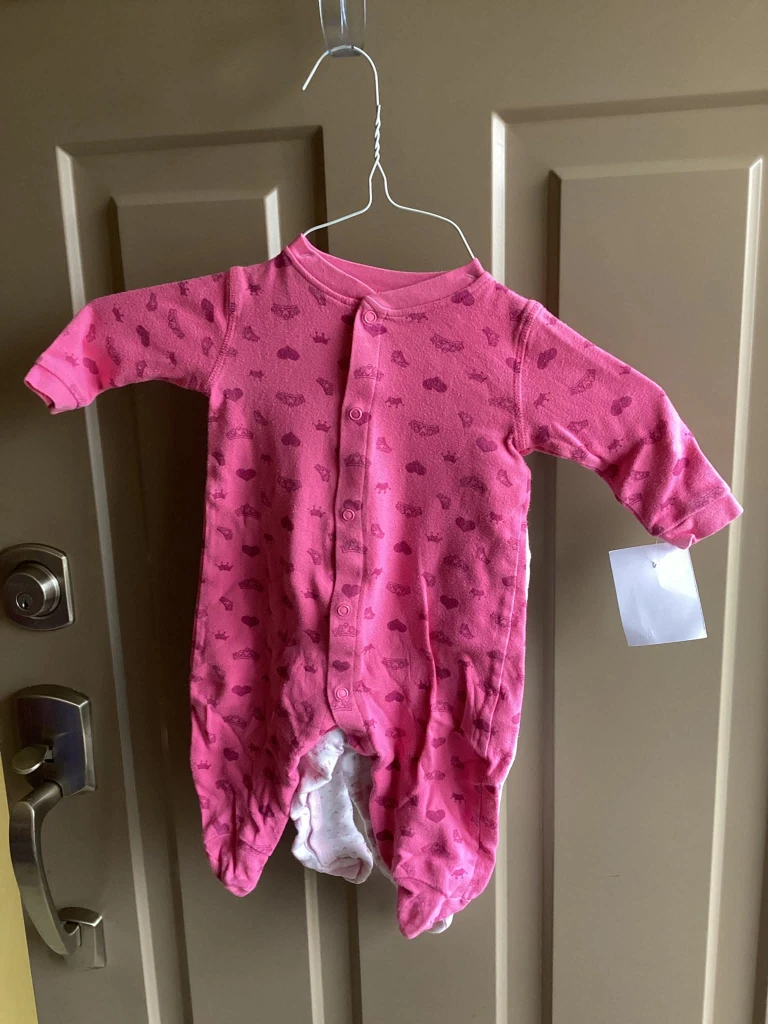 Girls sz 6 months onesies $3 each
