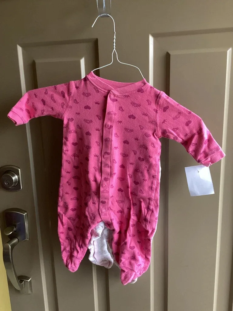 Girls sz 6 months onesies $3 each
