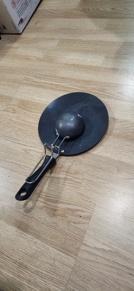 Sitara Hard Anodized Roti Tawa 10-inch excellent condition image indicator(2)