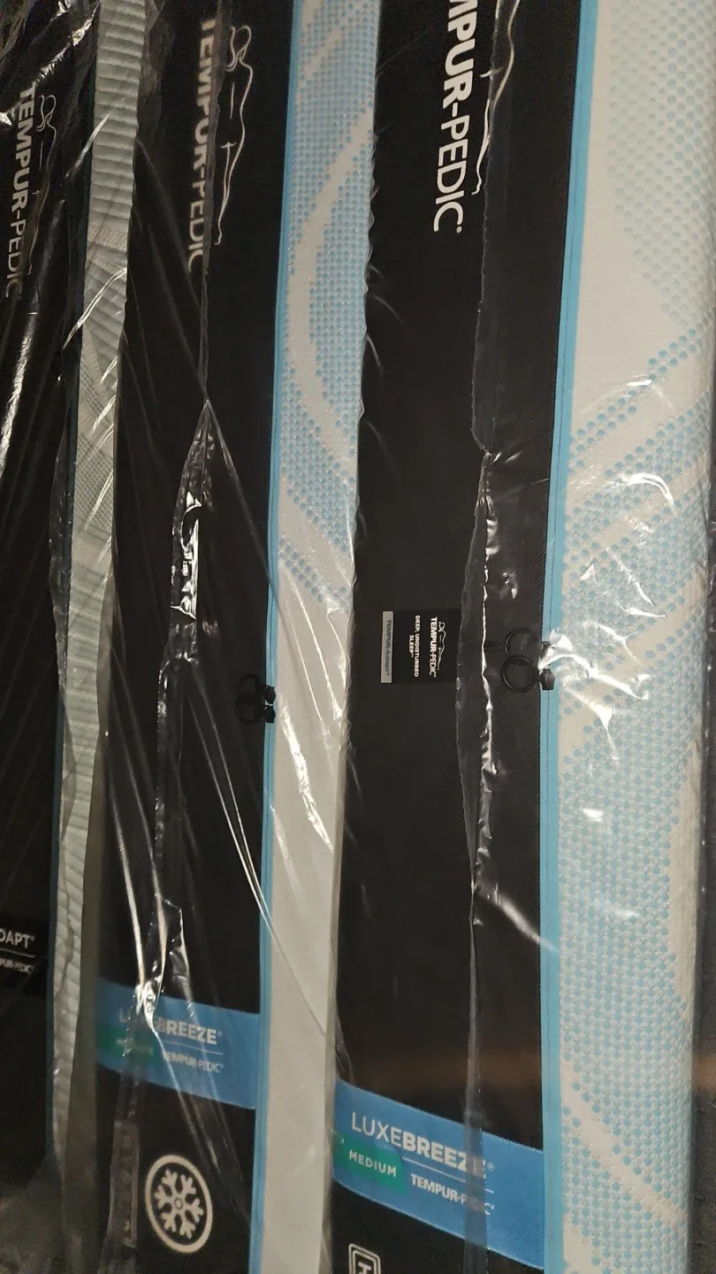 New Tempur-Pedic LuxeBreeze Medium Hybrid Mattress image indicator(3)