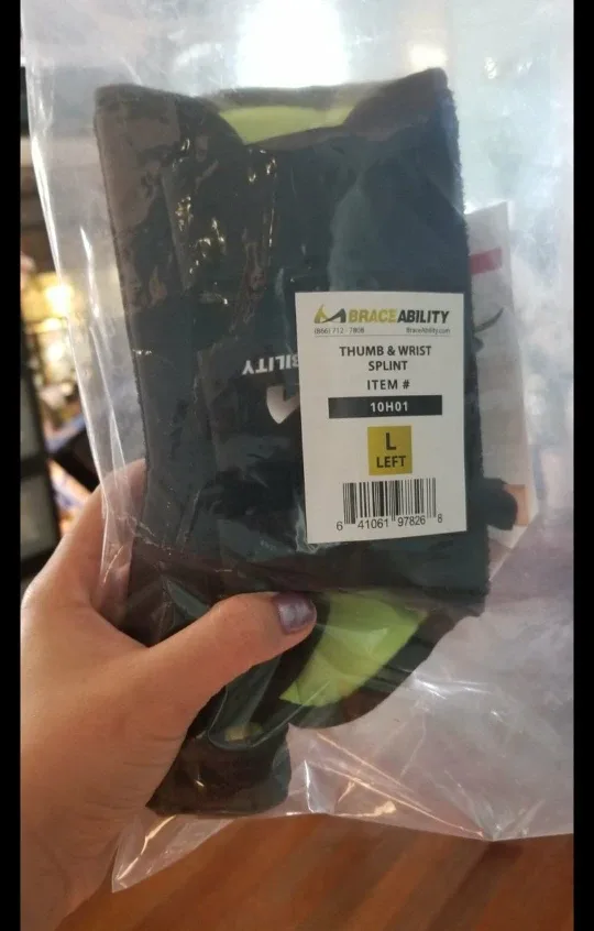 BraceAbility Thumb & Wrist Spica Splint - Large image indicator(2)