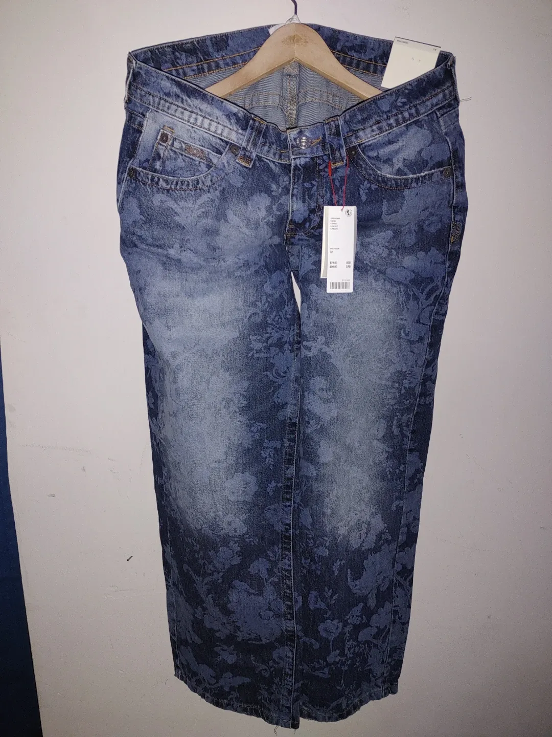 BDG Vintage DE Floral Jeans - Size 32