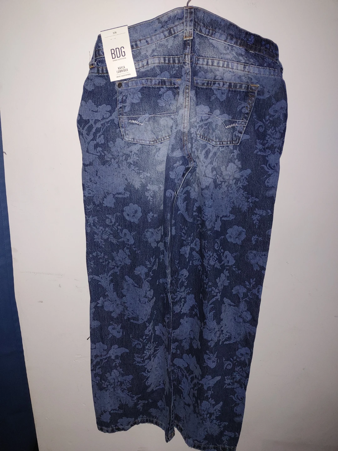 BDG Vintage DE Floral Jeans - Size 32 - photo 3