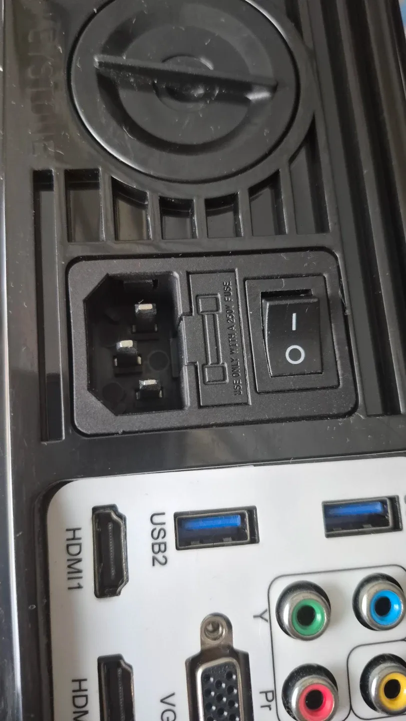 Powerful Projector - Great for Home Theatre! image indicator(6)