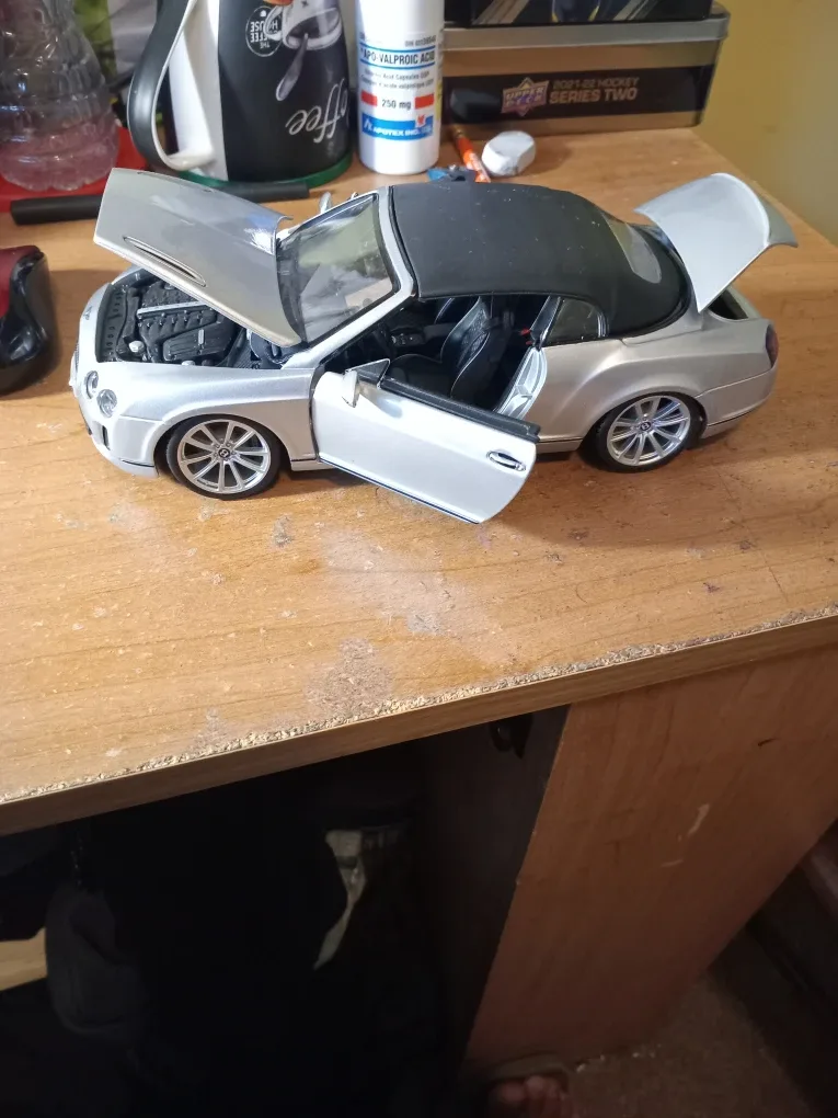 TOY BENTLEY CAR image indicator(4)