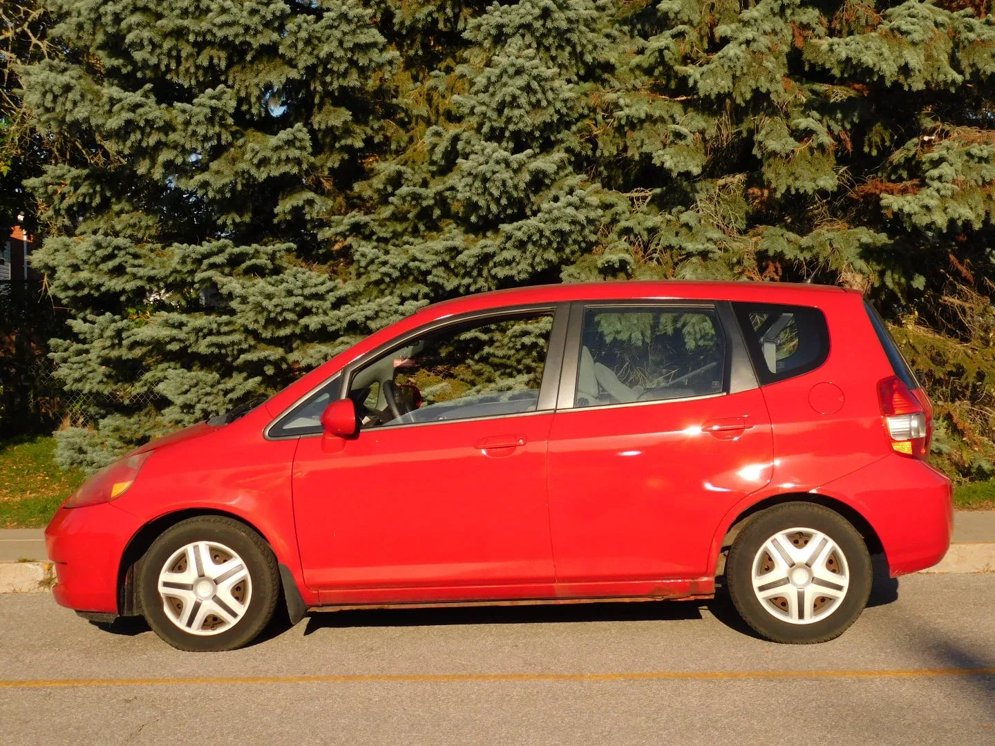 Red Honda Fit Hatchback image indicator(2)