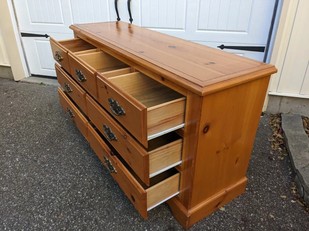 7 Drawer Dresser and Nightstand in Solid Pine image indicator(5)