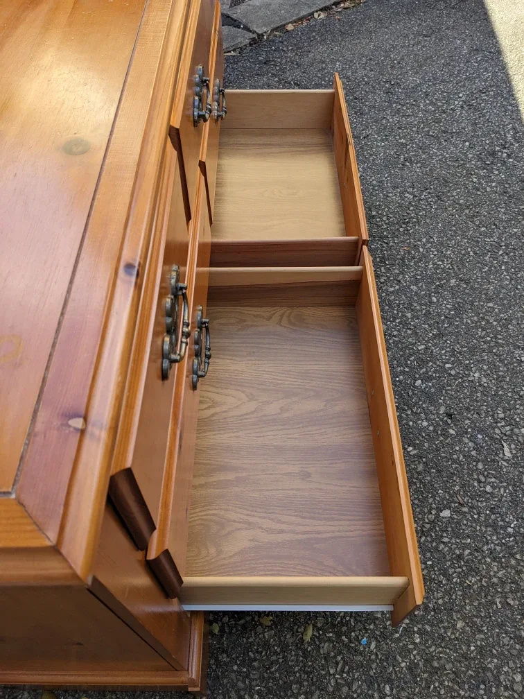 7 Drawer Dresser and Nightstand in Solid Pine image indicator(9)