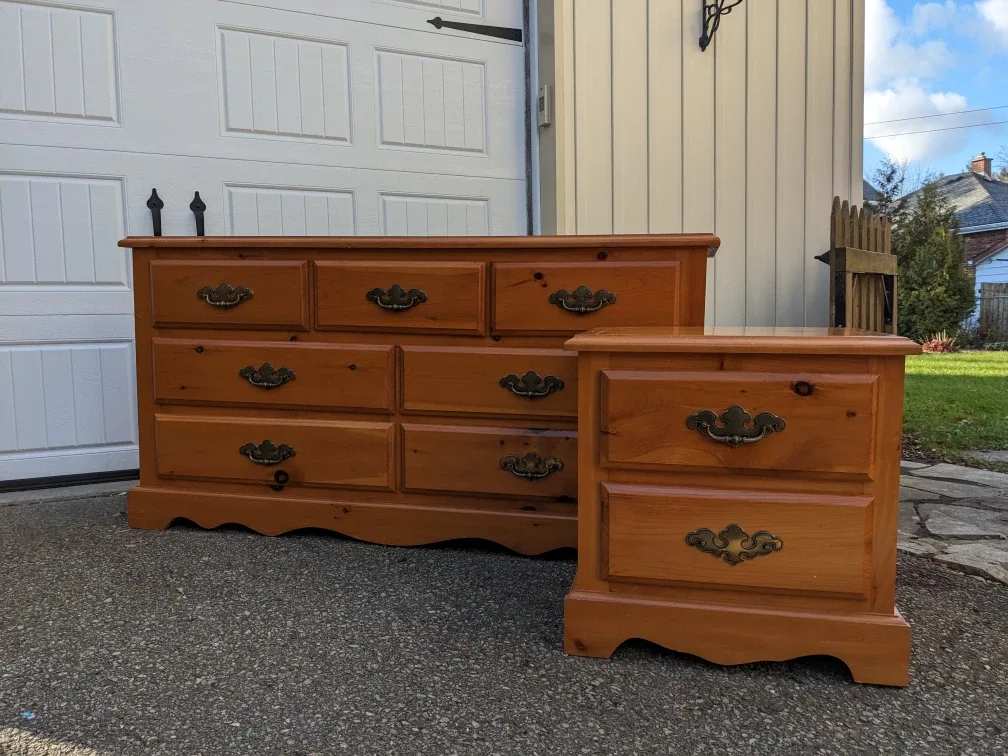 7 Drawer Dresser and Nightstand in Solid Pine image indicator(10)