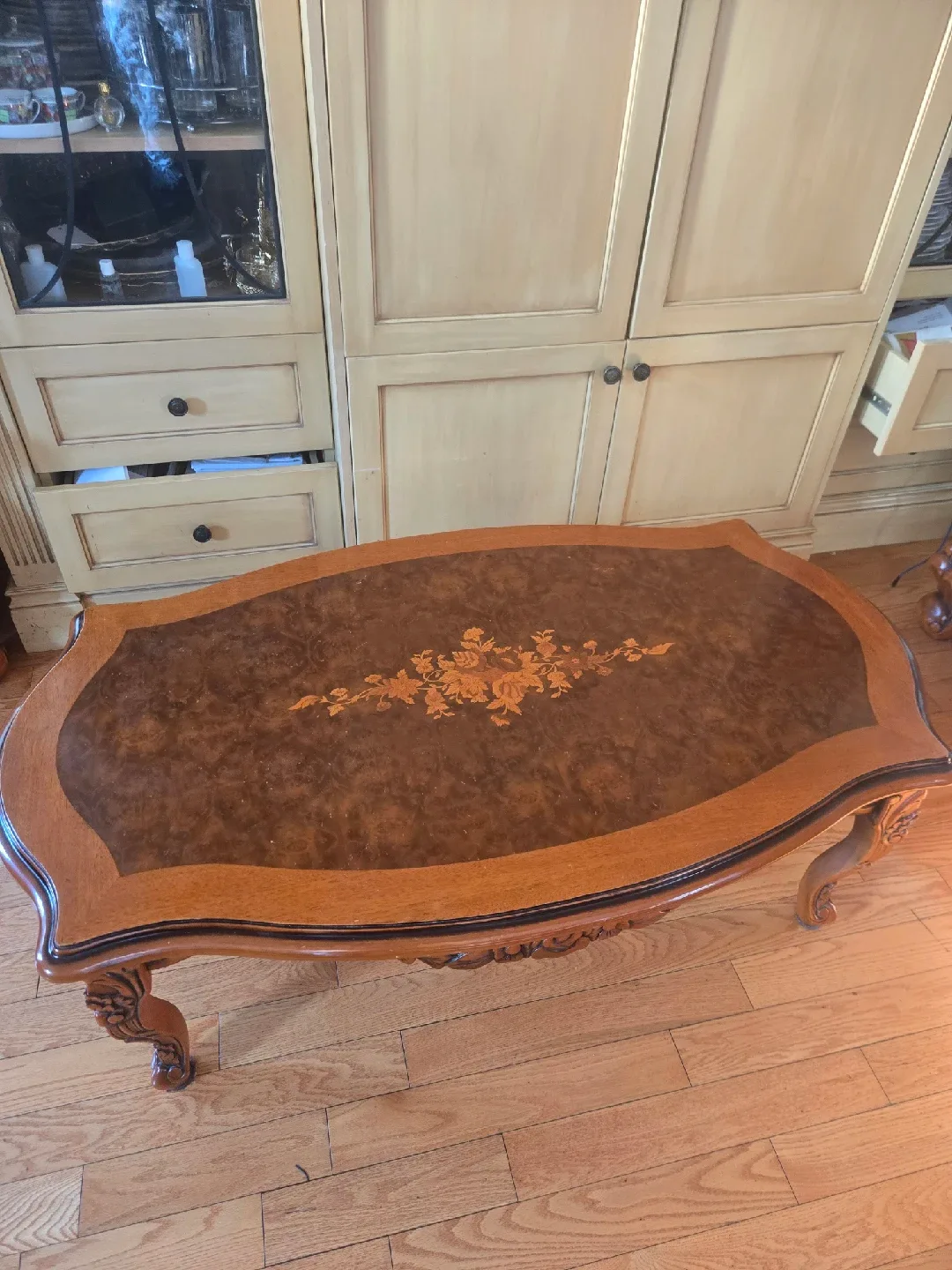 Ornate Wood Coffee Table and Sofa Set image indicator(5)