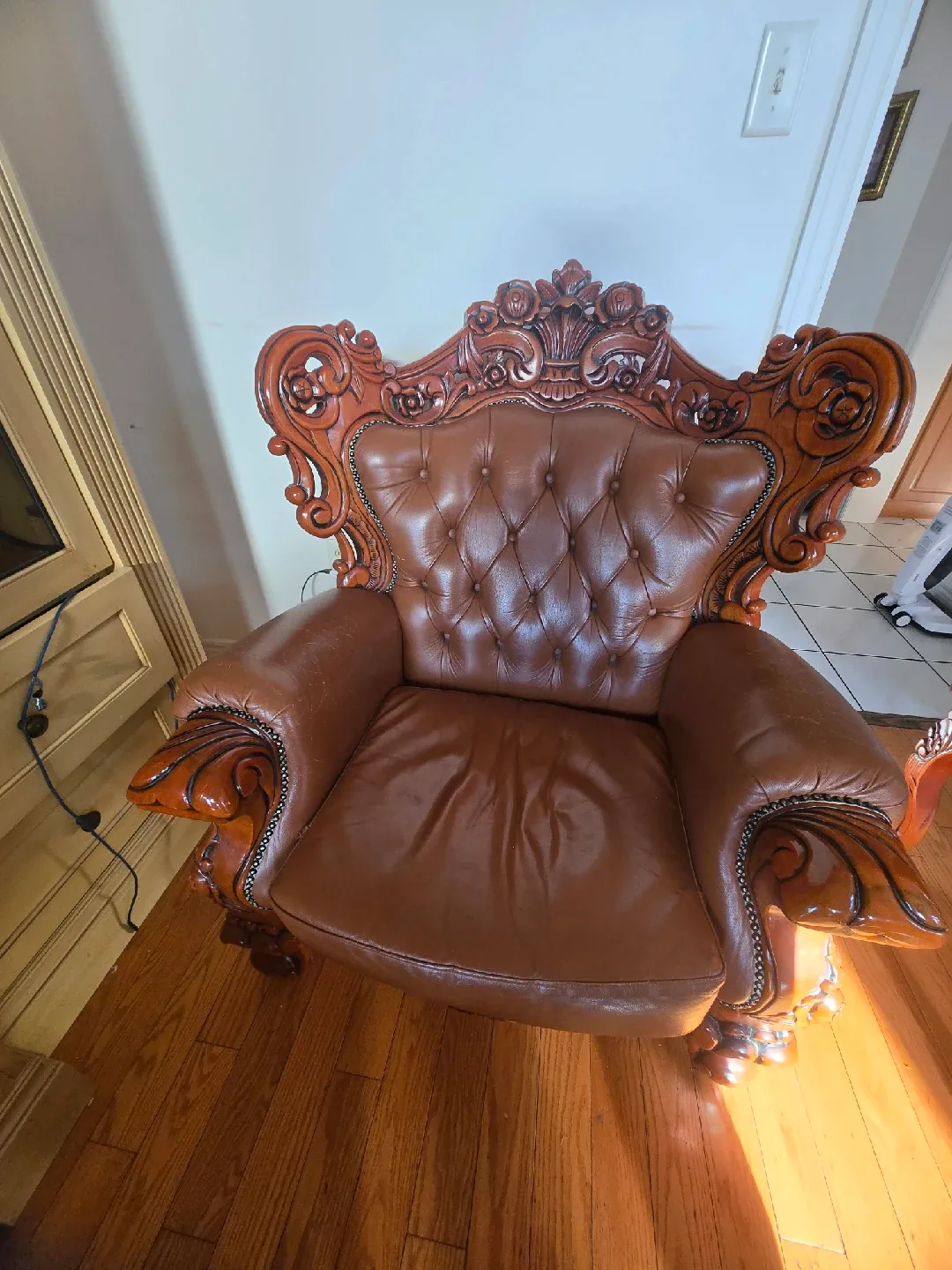 Ornate Wood Coffee Table and Sofa Set image indicator(6)