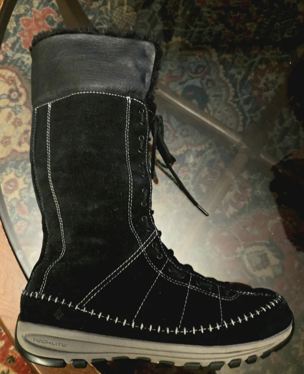 Size 8 Ladies Columbia Suede Boots - photo 4