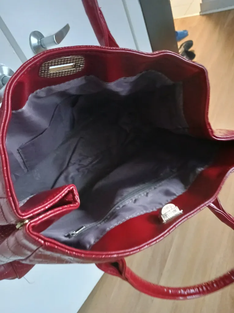 Red Croc-Embossed Tote Bag image indicator(2)