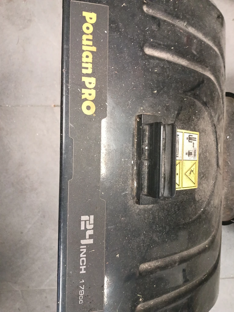 Poulan Pro 24 Inch Snowblower - photo 2