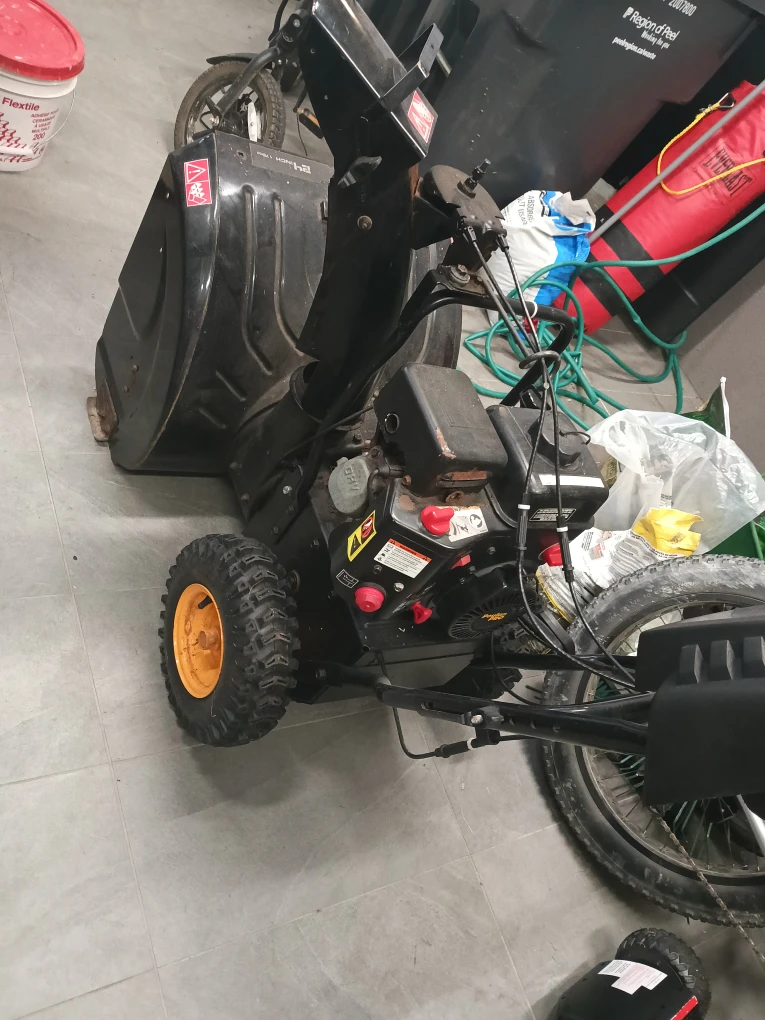 Poulan Pro 24 Inch Snowblower - photo 3