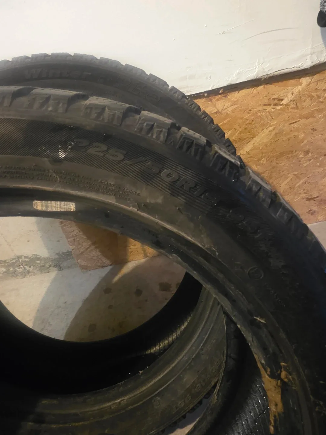 2X225/50/R18 Hankook Winter i*Pike Tires only 2 image indicator(5)