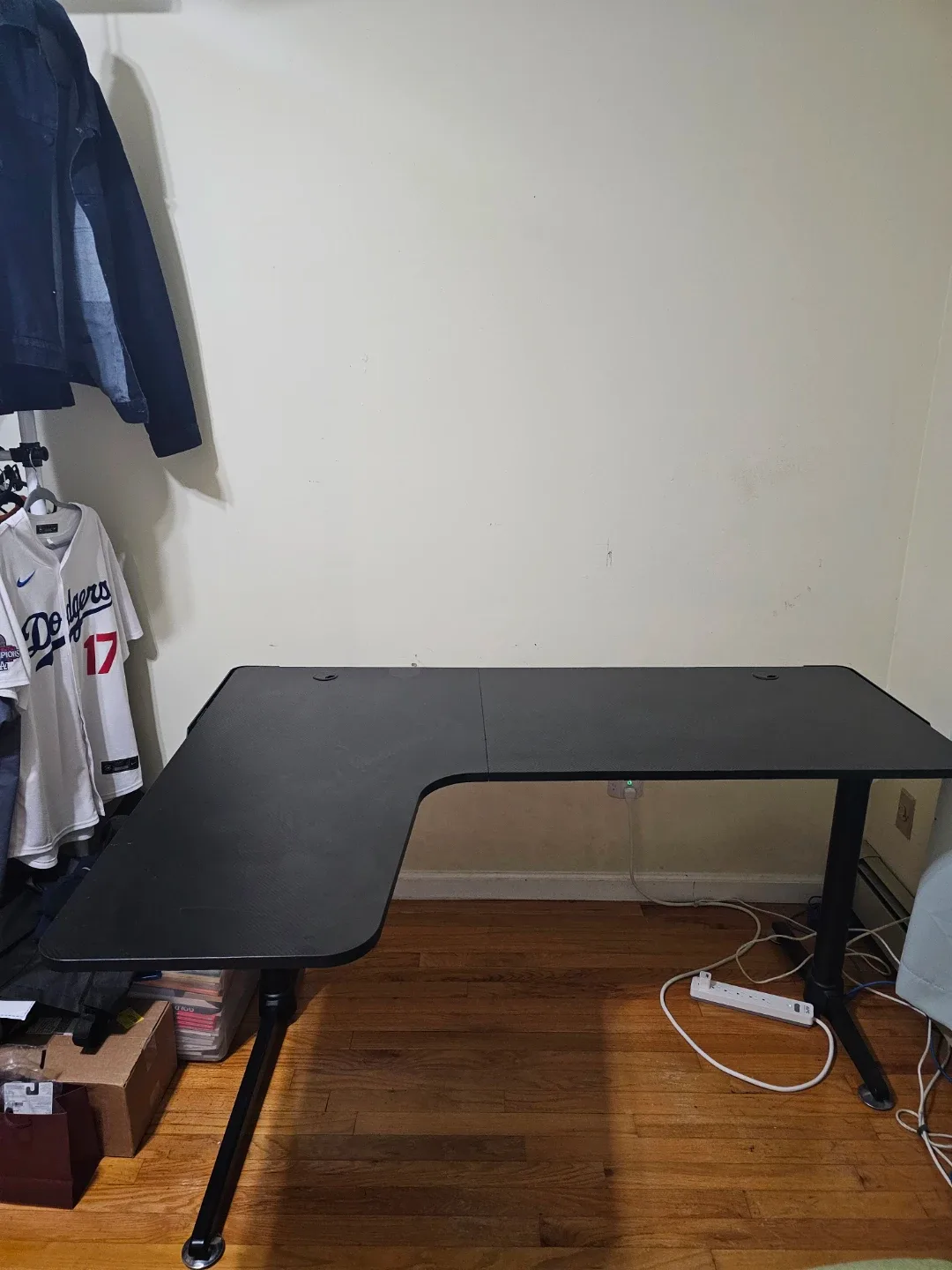 L-Shaped Black Gaming Desk image indicator(2)