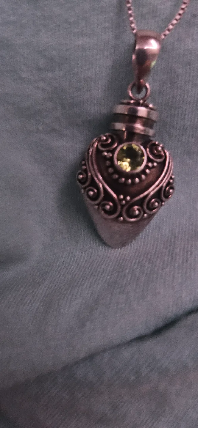 Heart-Shaped Perfume Bottle Necklace image indicator(3)